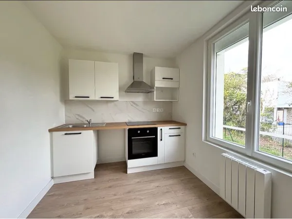 Appartement T4 75m2 rénové parking - St Vallier