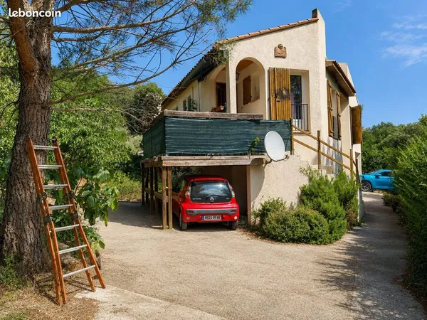 Maison individuelle non mitoyenne - terrain arboré de 440 m² - Los Masos