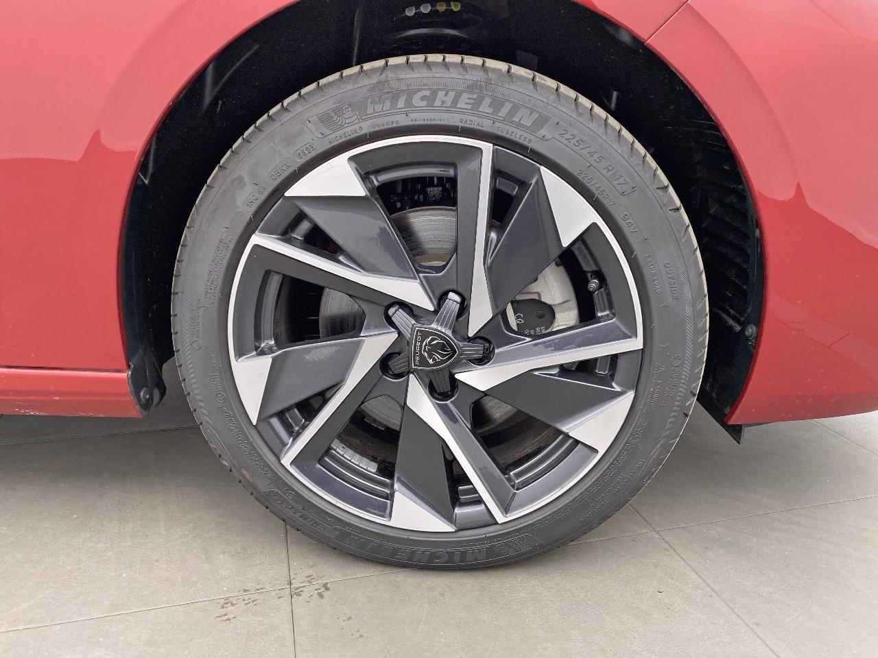 Peugeot 308 1.2 hybrid 145ch allure e-dcs6 neuf + cuir + optio — photo 11