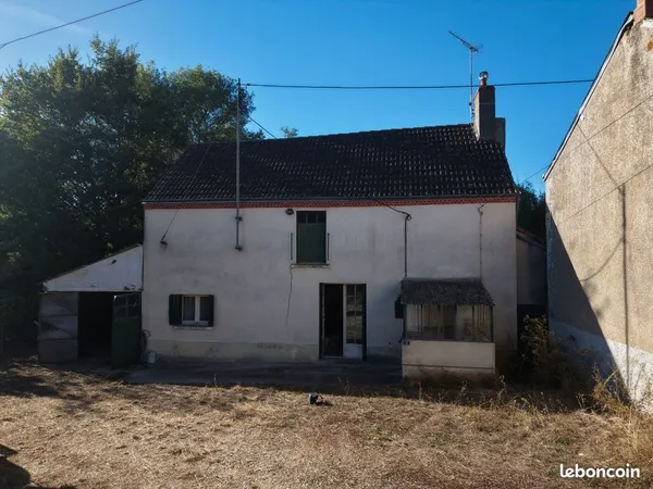 Maison ancienne à rénover avec grange et terrain