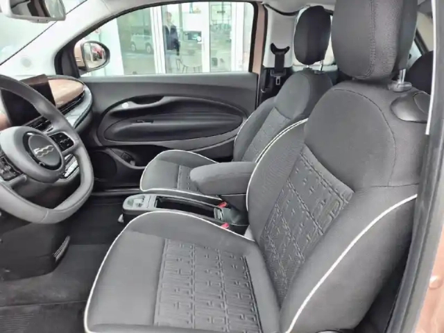 Fiat 500 3+1 e 118ch pack confort &amp; style my23 — photo 9