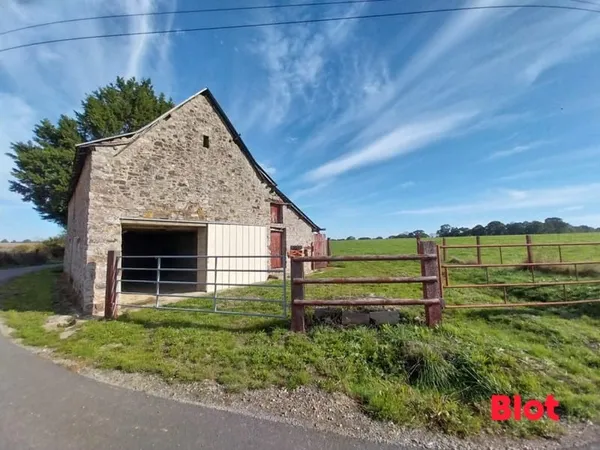 A VENDRE CHEZ BLOT VITRE - ANCIENNE GRANGE EN PIERRE À RÉHABILITER - TERRAIN D'ENVIRON 2 HECTARES
