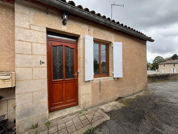 Maison de bourg de 68 m2, 2 chambres, en centre-ville