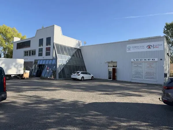 Local 600 m²