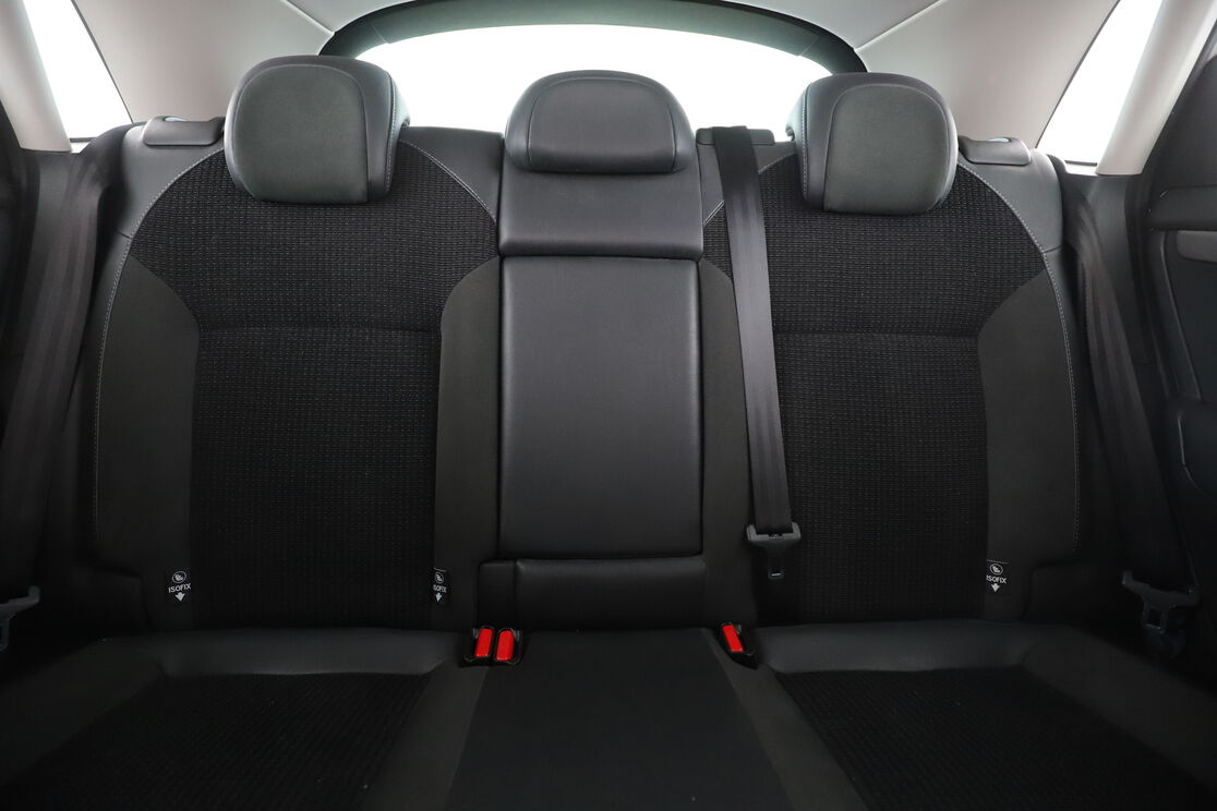 Citroen C4 1.2 PureTech Shine EAT6 — photo 14