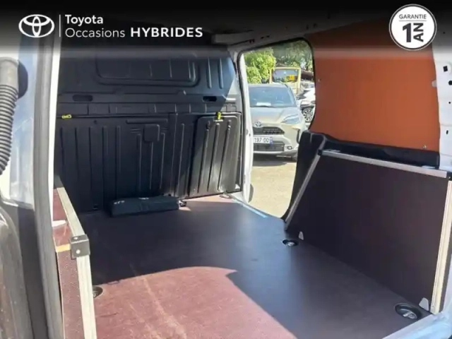 Toyota Proace city medium 100 d-4d start my25 — photo 12