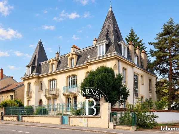 Propriété 11 pièces 331 m²