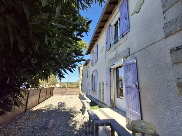 Charmante maison dans un village au bord de la Vienne
