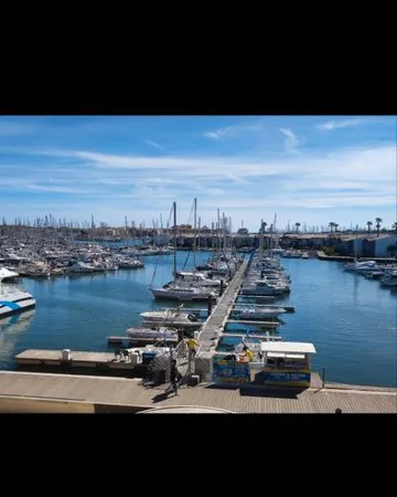 Cap d'Agde F3 vue port rénové avec garage
