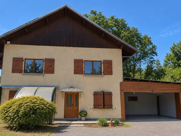 MAISON MITOYENNE à FILLINGES - Beau potentiel à découvrir!