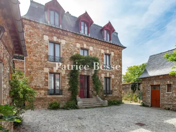 Maison 10 pièces 380 m²