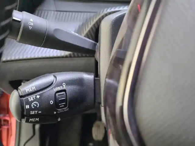 Peugeot 208 puretech 100 s&amp;s bvm6 — photo 49