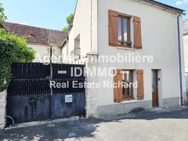 A VENDRE EN EXCLUSIVITÉ AGENCE IDIMMO : Maison spacieuse avec patio - Beaumont-du-Gâtinais (77890)