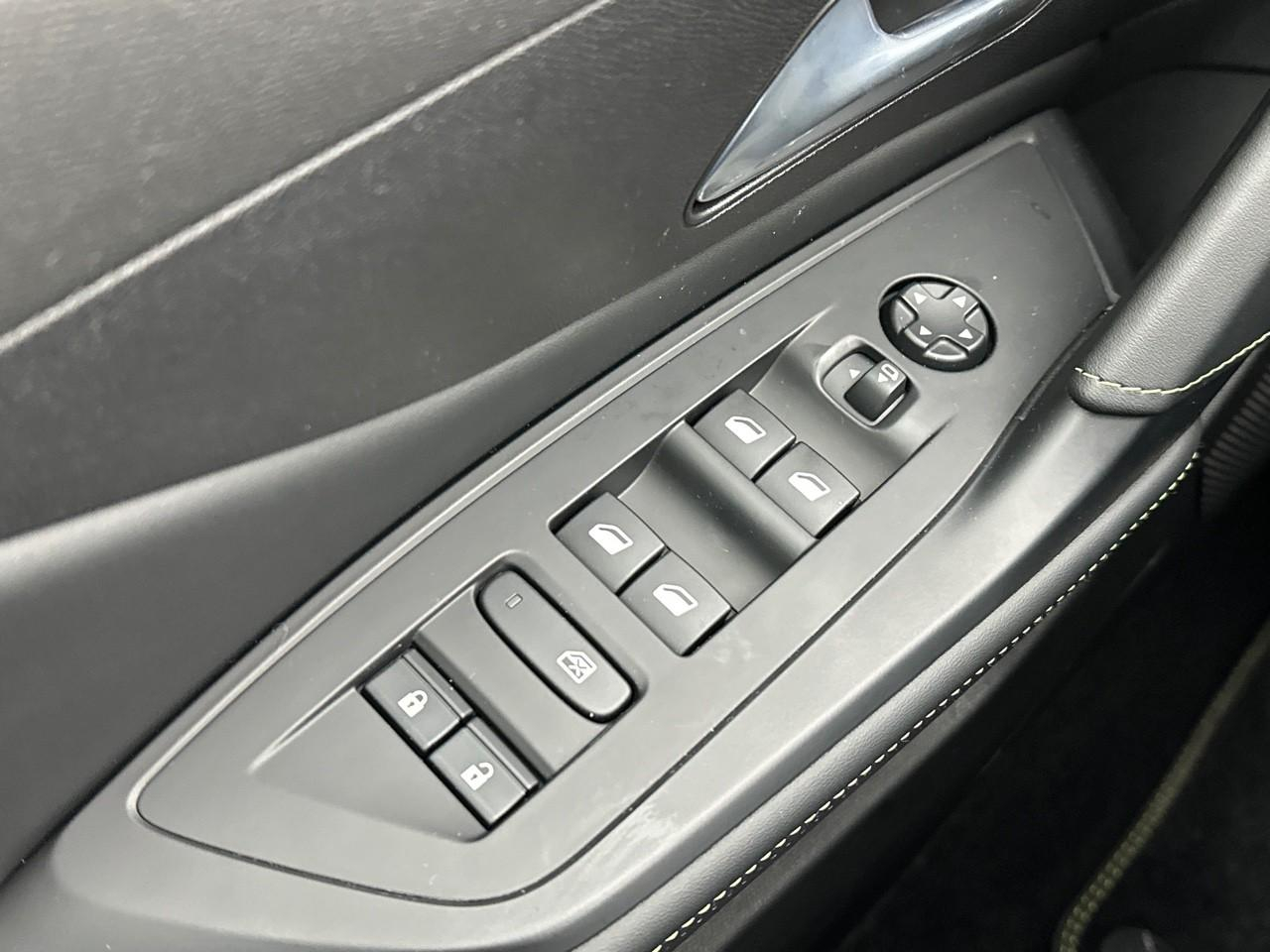 Peugeot 408 hybrid 145 e-dcs6 gt — photo 17