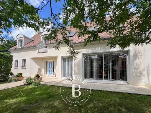 Maison 12 pièces 302 m²