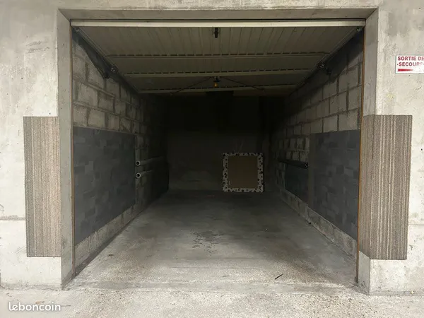 Box sécurisé/fermé - Angers rue volney