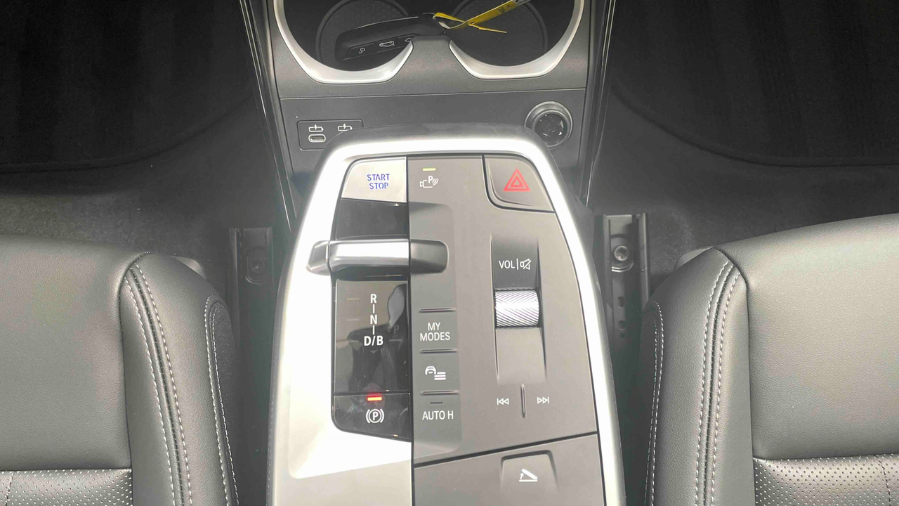 BMW iX1 eDrive20 — photo 24