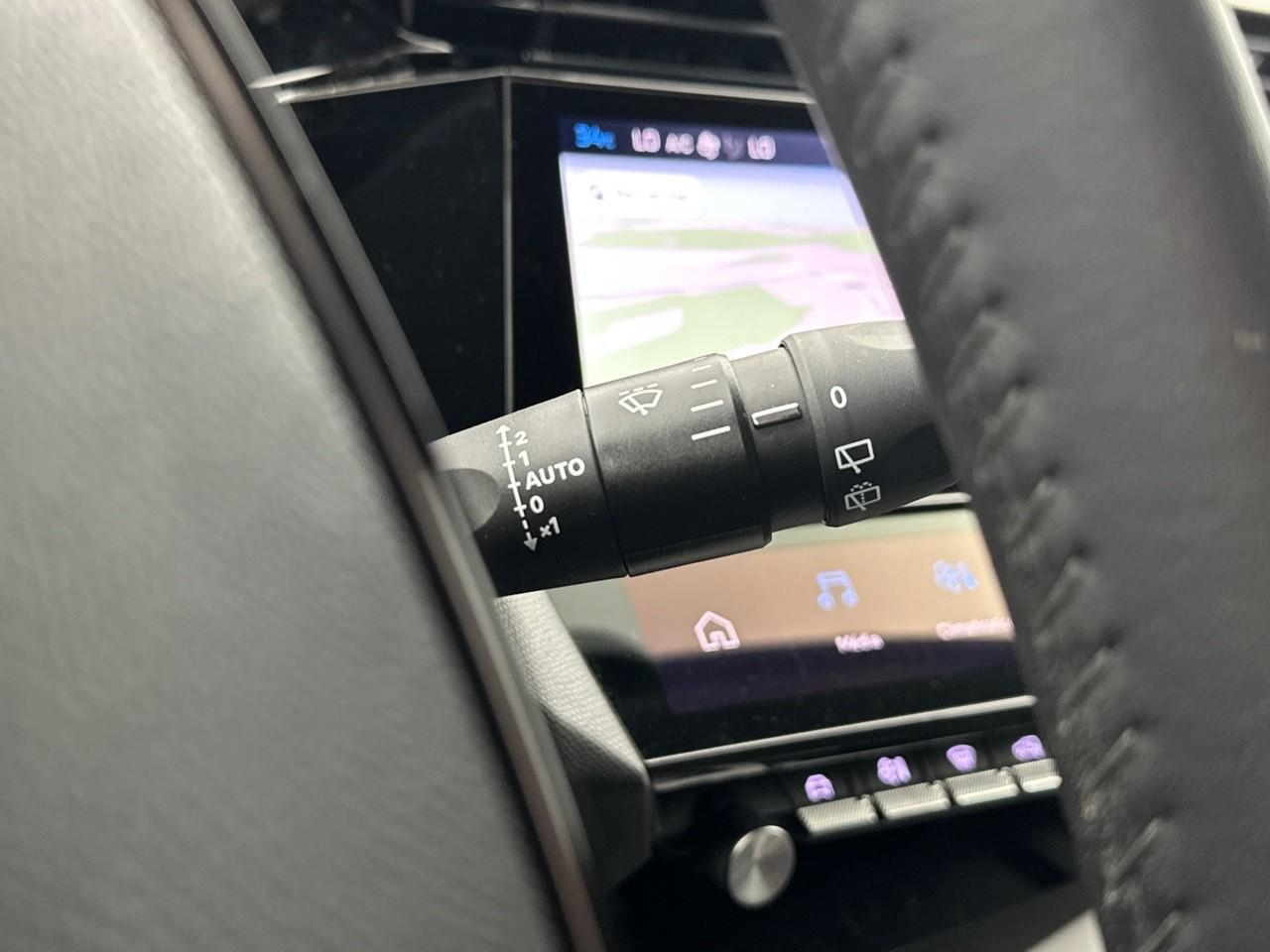 Peugeot 308 hybrid 145 e-dcs6 allure — photo 21