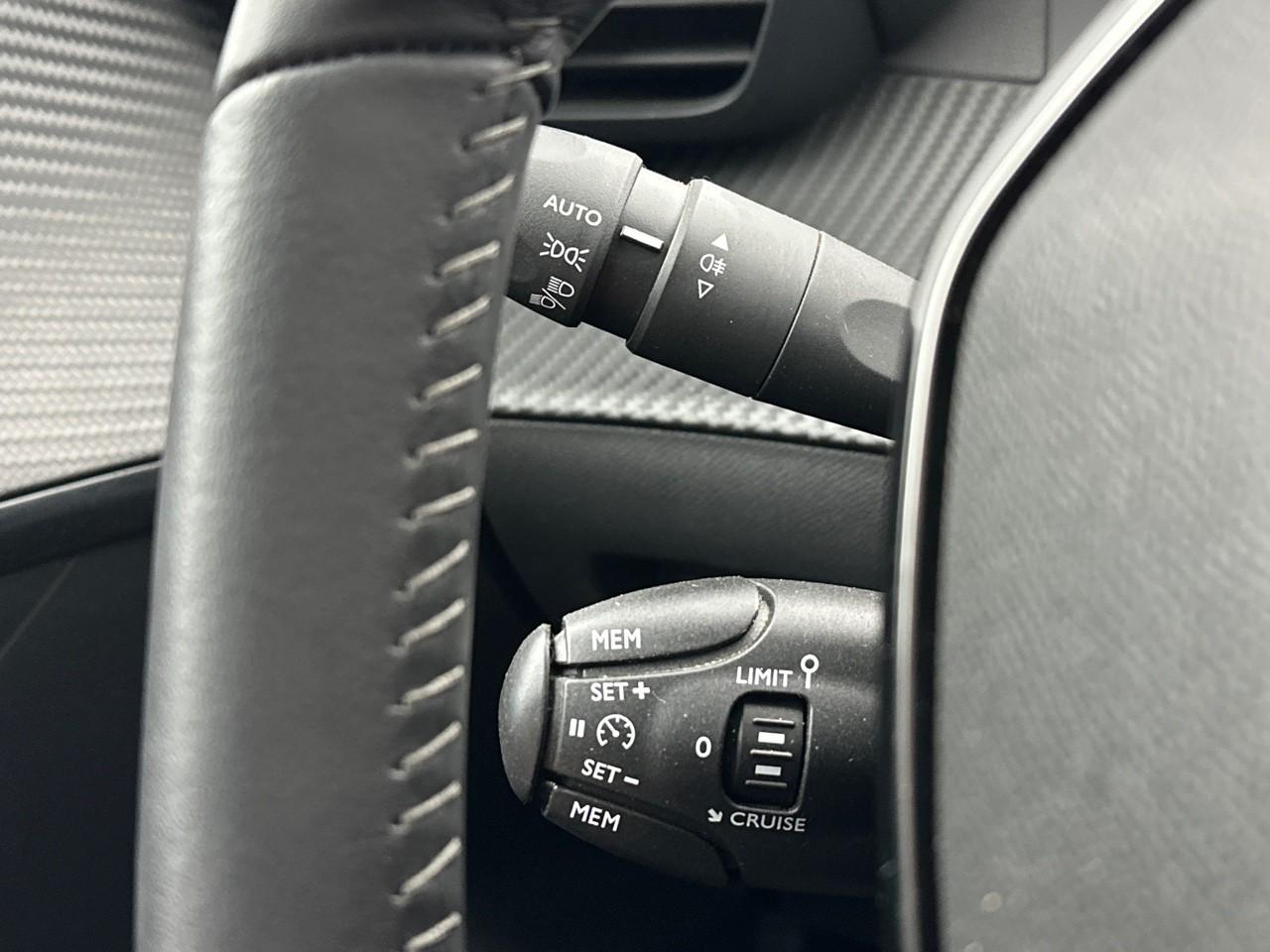 Peugeot 208 puretech 100 s&s bvm6 allure — photo 17