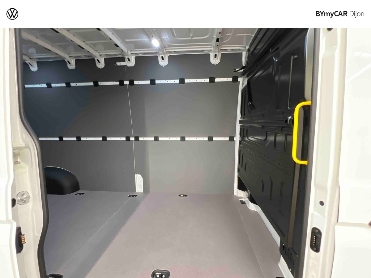 Volkswagen Utilitaires CRAFTER VAN 35 L4H3 2.0 TDI 177 CH BVA8 — photo 12
