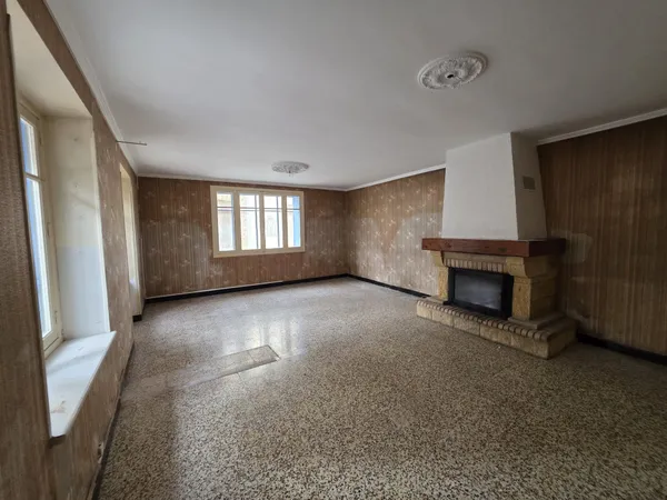 Maison de village + garage + cour + terrasse Siran