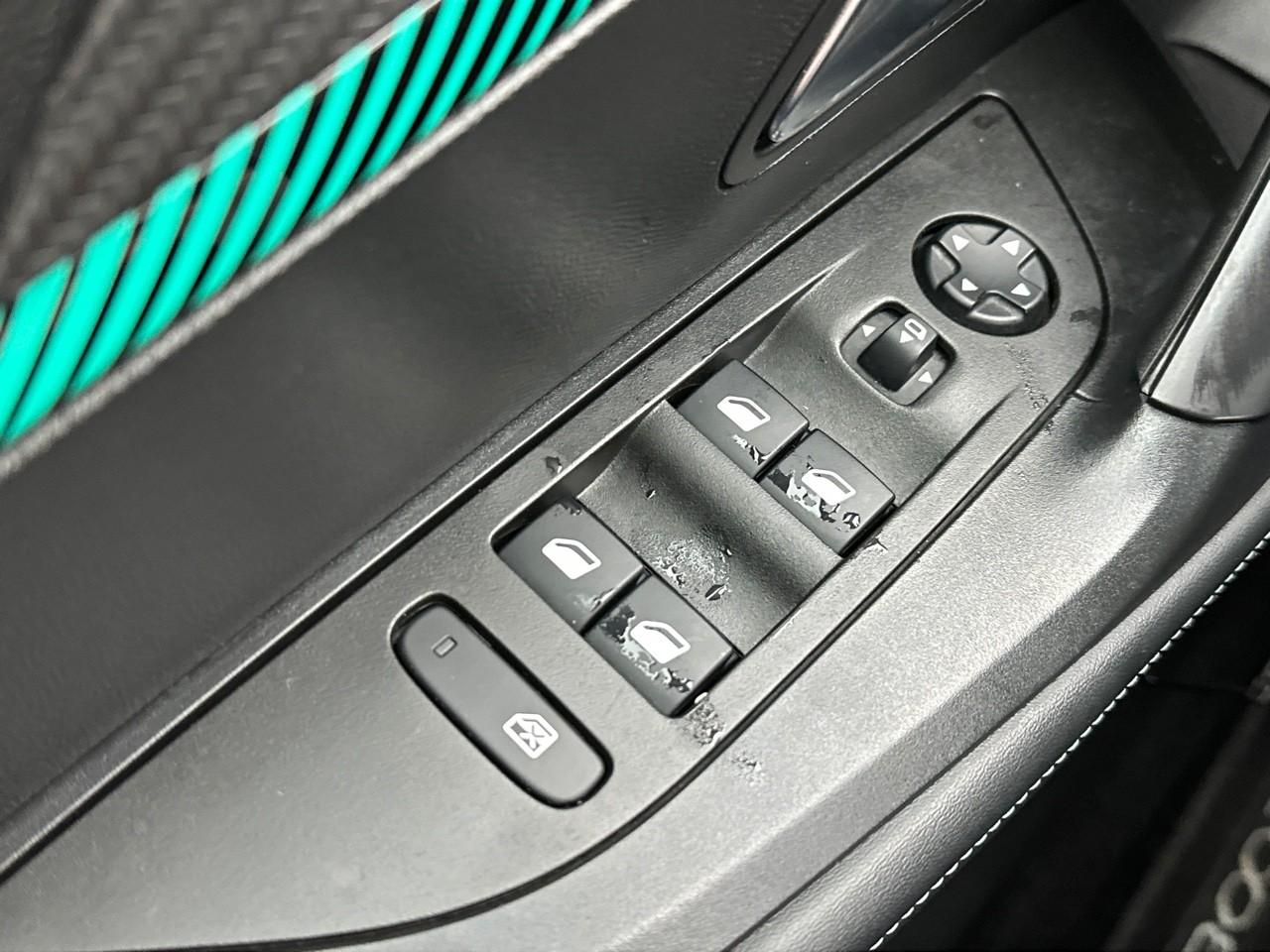 Peugeot 2008 puretech 130 s&s eat8 allure — photo 15