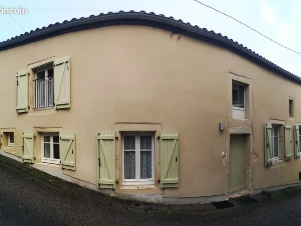 MAISON DE VILLAGE F4 sans extérieur