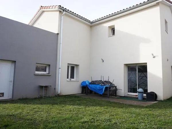 LE CHAMBON FEUGEROLLES 42500 Maison contemporaine de 2015 environ 130m² habitables 4 chambres, garag
