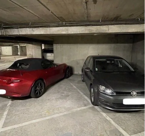 Place de parking moto/voiture