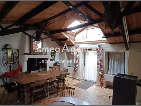 Idéal pour gite ou chambres d'hôtes, 172m2 habitable, avec en plus un terrain de 3400m2.
