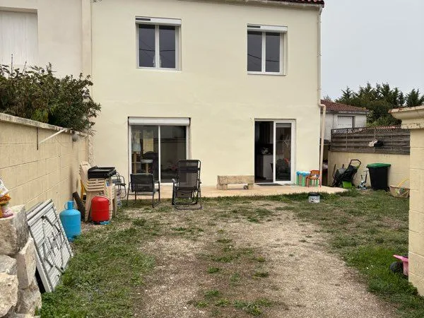 Maison avec étage, 3 chambres, jardin et 2 terrasses