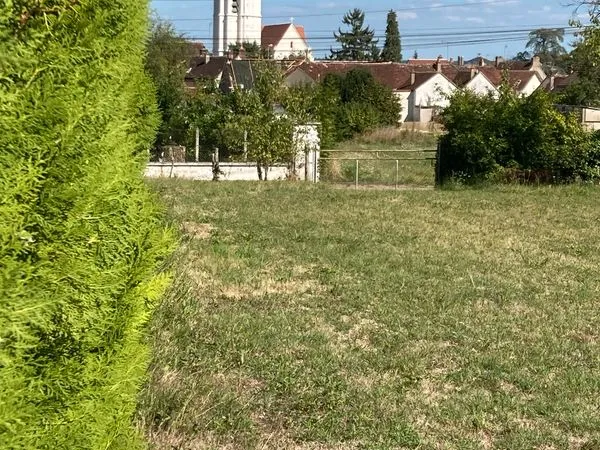 APPOIGNY - Terrain au calme et proche centre