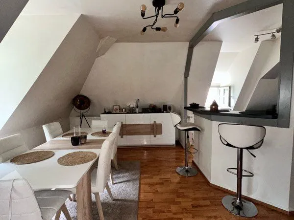 Apparemment 85m2 en duplex