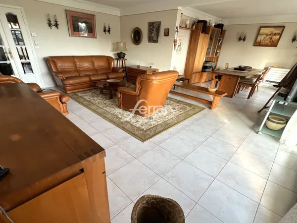 Draguignan, spacieux T4 au dernier étage avec 2 terrasses, cav
