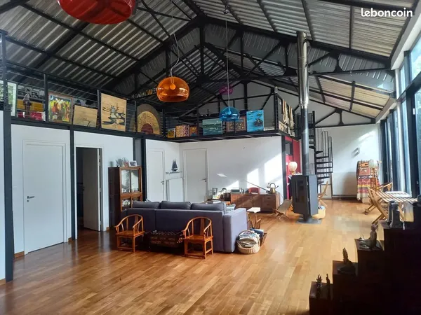 Loft 6 pièces 270 m²