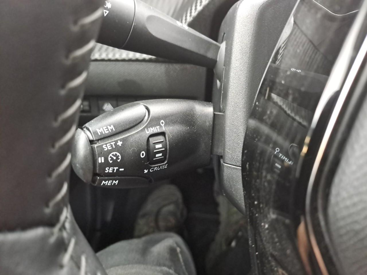 Peugeot 208 electrique 50 kwh 136ch style — photo 30