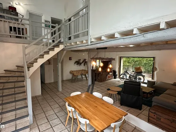 Grande maison familiale de caractère (178 m²) - 5 chambres, piscine et panneaux solaires - Chonas-l'