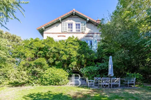 Maison 8 pièces 240 m²