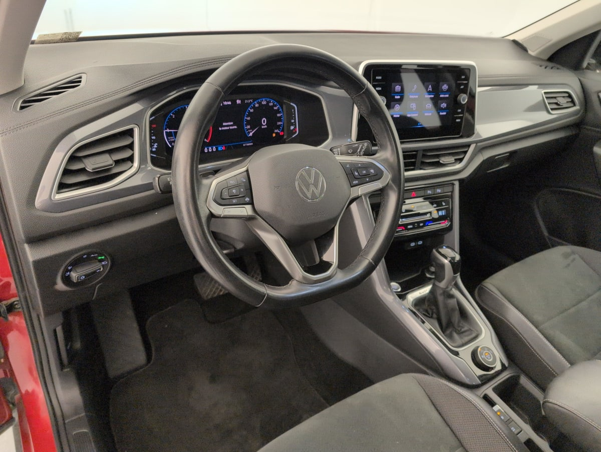 Volkswagen T-Roc — photo 16
