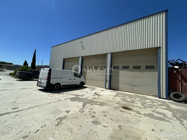 Local d'activité 10 518 m²