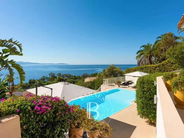 Maison 7 pièces 277 m²