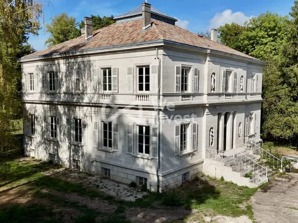 Château d'exception aux portes de Commercy  800 m² au coe