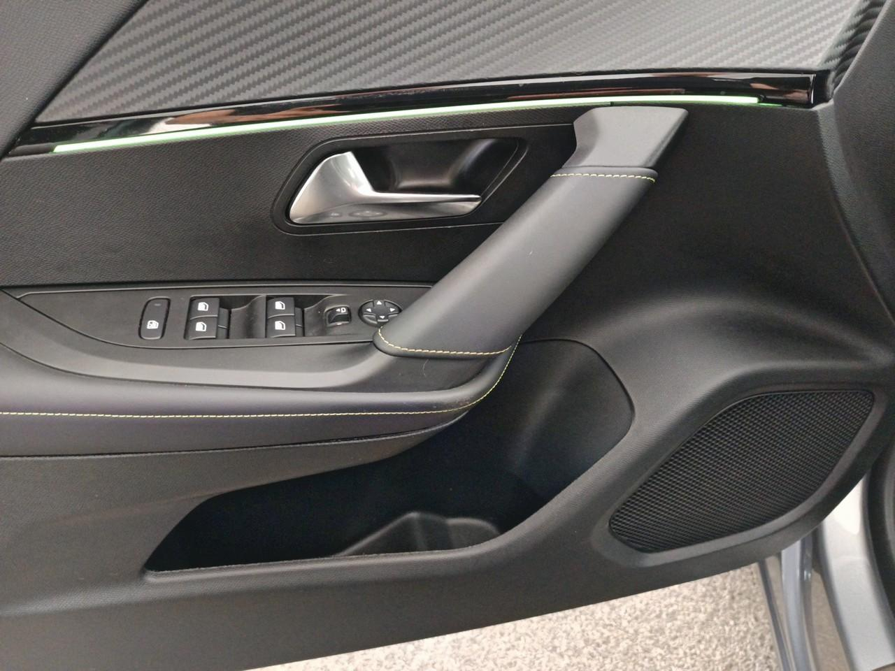 Peugeot 2008 hybrid 136 e-dcs6 gt — photo 20