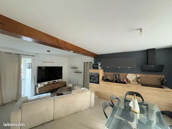🏡✨ Maison rénovée 2023 avec courette - 2 chambres - Centre bourg - Fibre - Calme