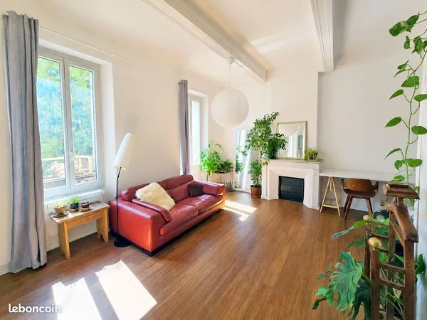 Appartement rénové de 40 m², meublé et équipé - Chartreux / Cinq Avenues