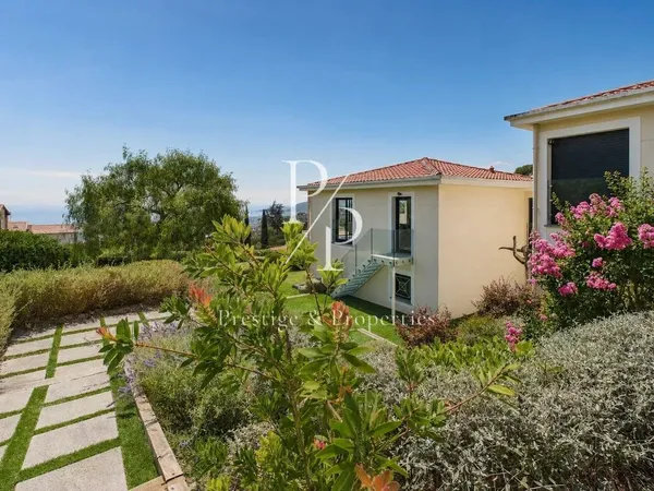 Villa 8 pièces 240 m²