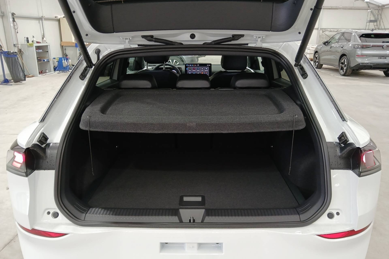 Volkswagen T-Roc — photo 17