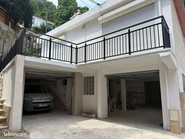 Local 3 P + entrepôt 110m2 à Menton