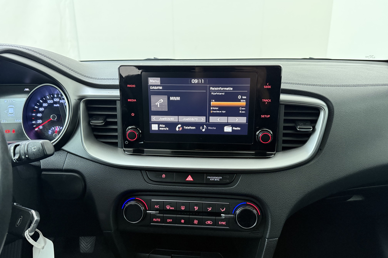 Kia Xceed — photo 11