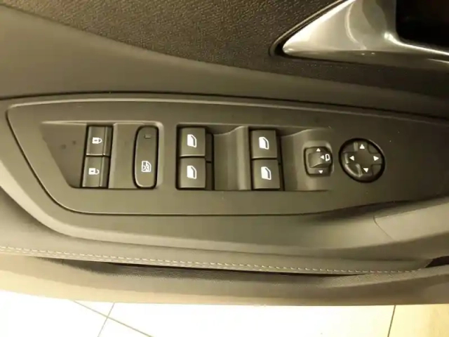 Peugeot 308 hybrid 145 e-dcs6 — photo 44